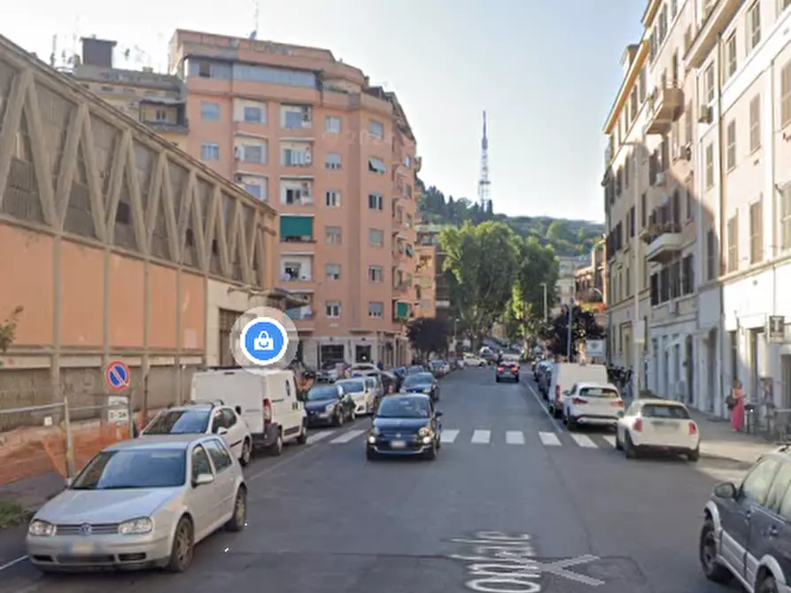 Immagine 11 di Negozio in vendita  in Via Trionfale a Roma