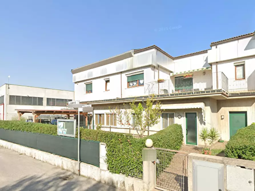 Immagine 1 di Appartamento in vendita  in Via Vigazzolo a Montebello Vicentino