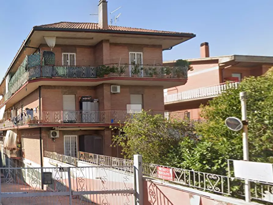 Immagine 2 di Garage in vendita  in Via Martino Rota a Roma