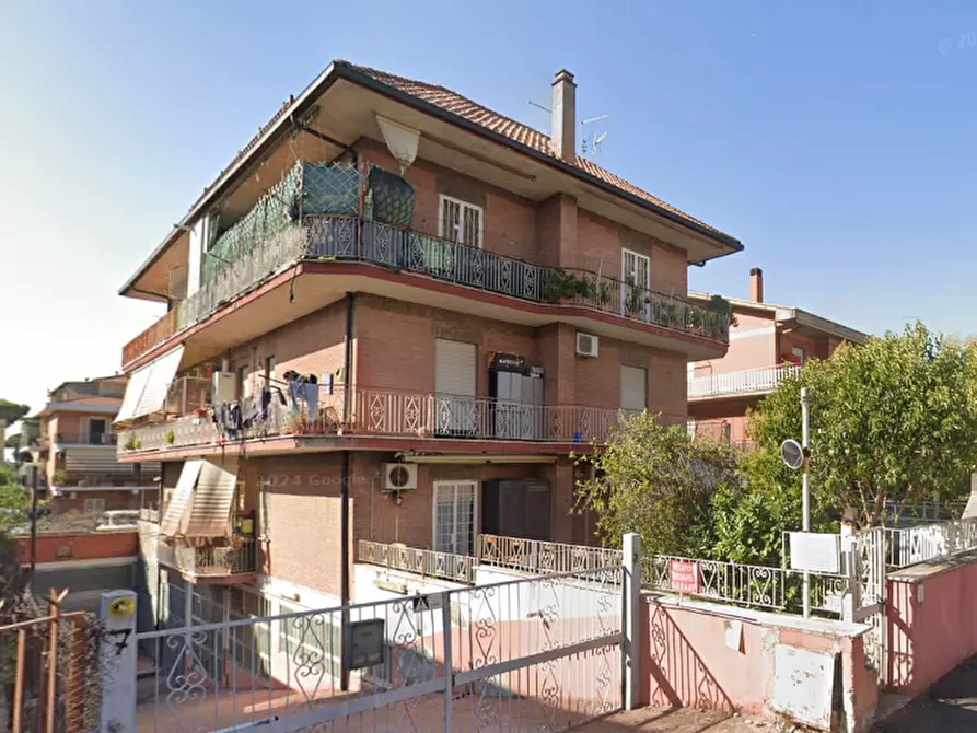 Immagine 1 di Garage in vendita  in Via Martino Rota a Roma