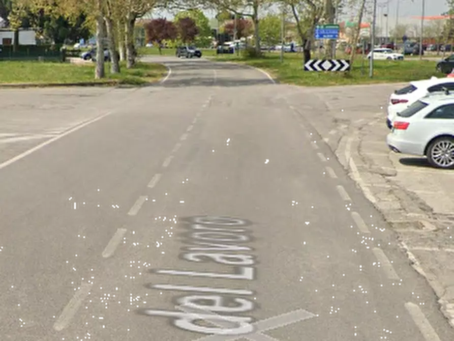 Immagine 2 di Laboratorio in vendita  in Via del Lavoro a Copparo