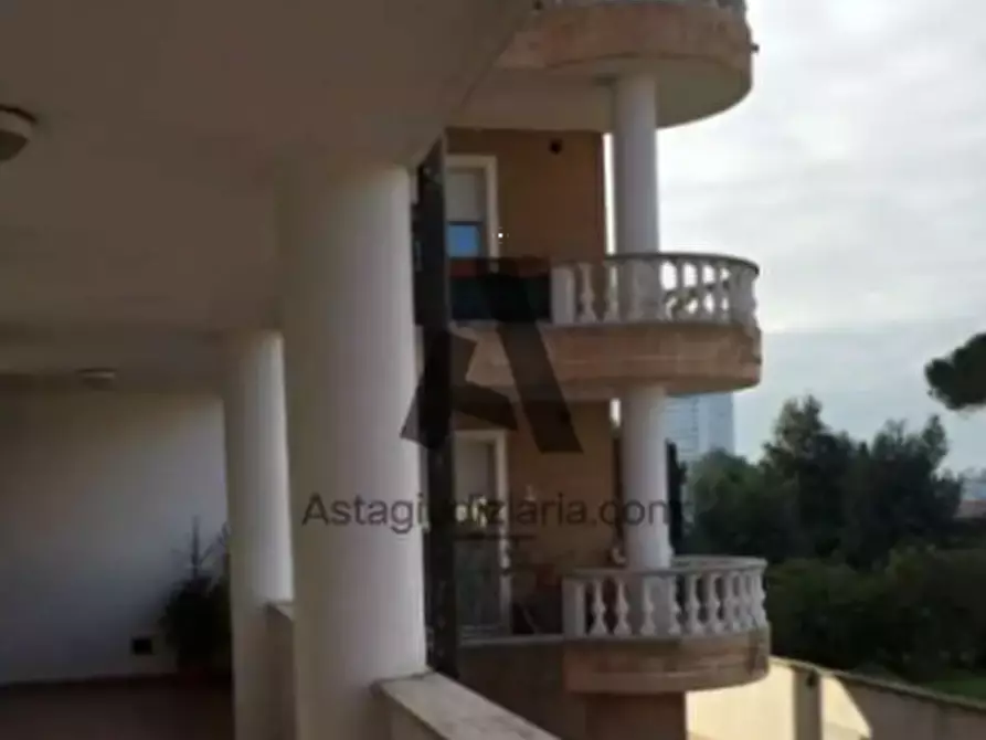 Immagine 11 di Ufficio in vendita  in Via Dei Castelli Romani a Pomezia