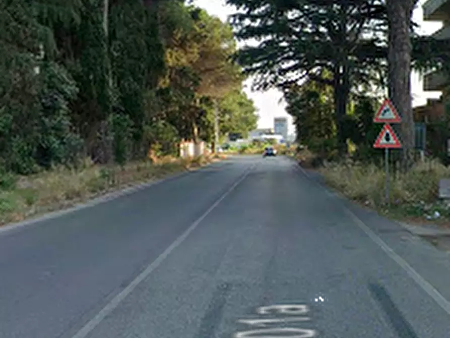 Immagine 4 di Ufficio in vendita  in Via Dei Castelli Romani a Pomezia