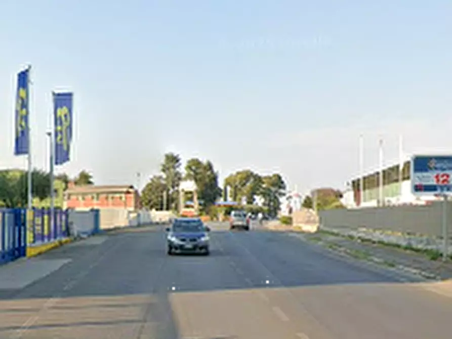 Immagine 5 di Ufficio in vendita  in Via Dei Castelli Romani a Pomezia