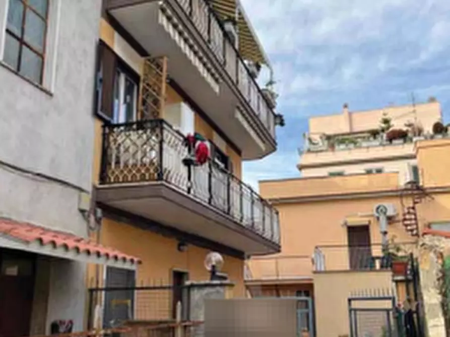 Immagine 2 di Appartamento in vendita  in Via dei Fiori a Roma