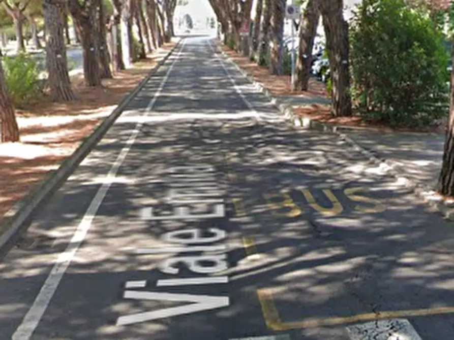 Immagine 7 di Negozio in vendita  in Viale Emilia a Riccione