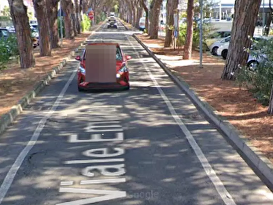 Immagine 2 di Negozio in vendita  in Viale Emilia a Riccione