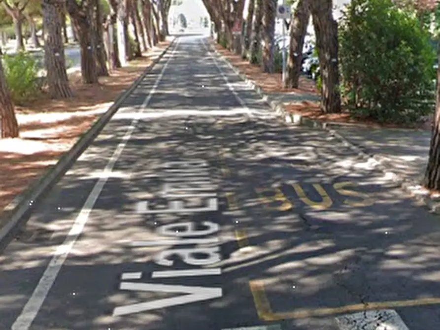 Immagine 5 di Negozio in vendita  in Viale Emilia a Riccione