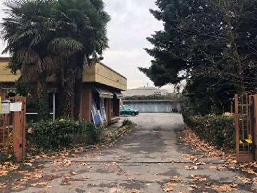 Immagine 2 di Capannone industriale in vendita  in via Risorgimento a Senago