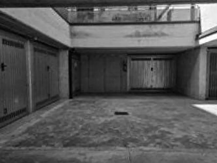 Immagine 2 di Garage in vendita  in Via Dante Alighieri a Brugherio