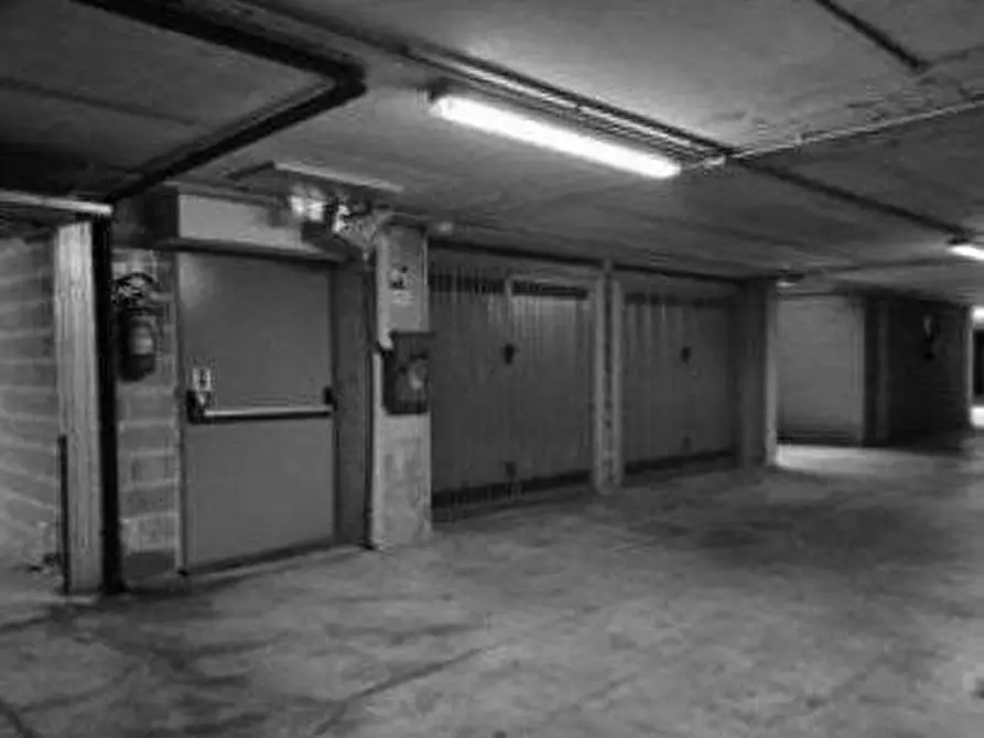 Immagine 1 di Garage in vendita  in Via Dante Alighieri a Brugherio