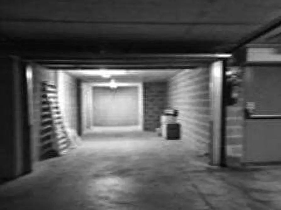 Immagine 2 di Garage in vendita  in Via Dante Alighieri a Brugherio