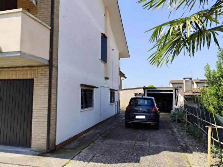 Immagine 8 di Villa in vendita  in Via Sandro Pertini a Migliaro