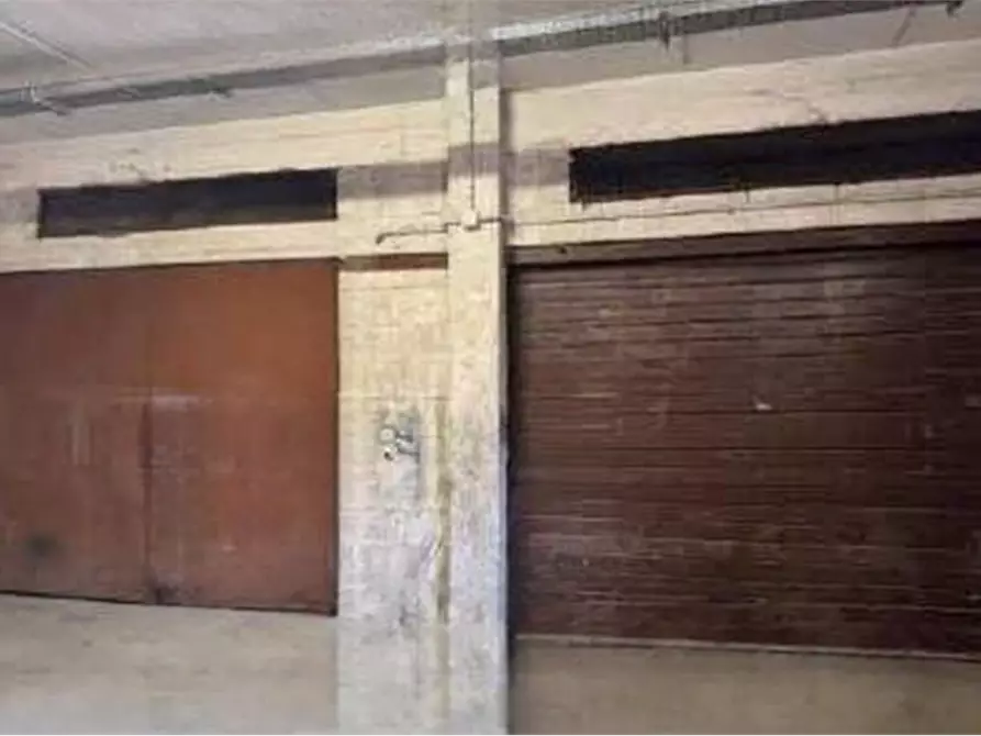 Immagine 2 di Garage in vendita  in Via di Scorticabove a Roma