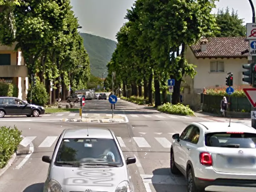 Immagine 13 di Appartamento in vendita  in Sez. Magrè viale Roma a Schio