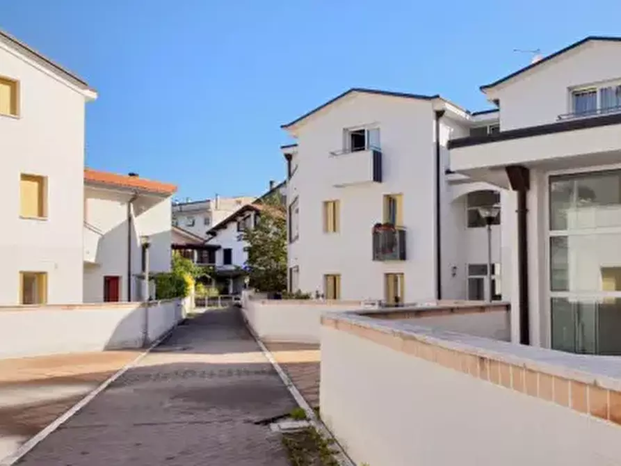 Immagine 17 di Appartamento in vendita  in Sez. Magrè viale Roma a Schio