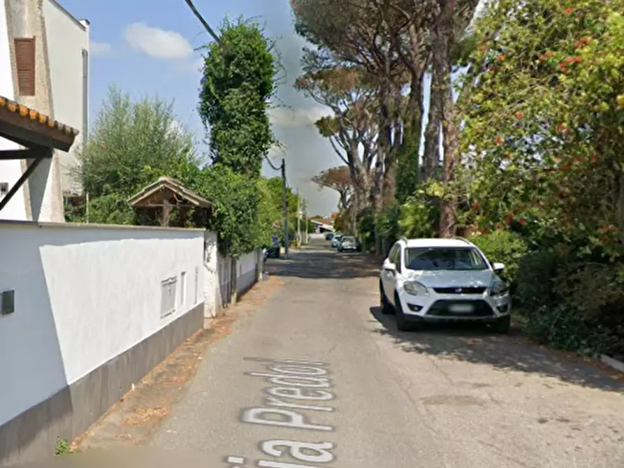 Immagine 22 di Villa in vendita  in Via Predoi a Roma