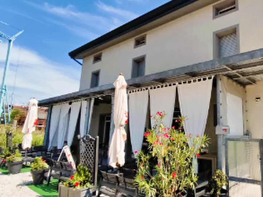 Immagine 1 di Negozio in vendita  in Viale della Stazione a Tarcento