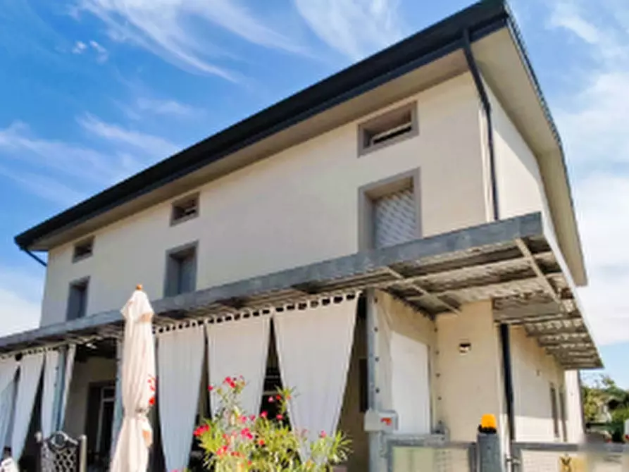 Immagine 3 di Negozio in vendita  in Viale della Stazione a Tarcento