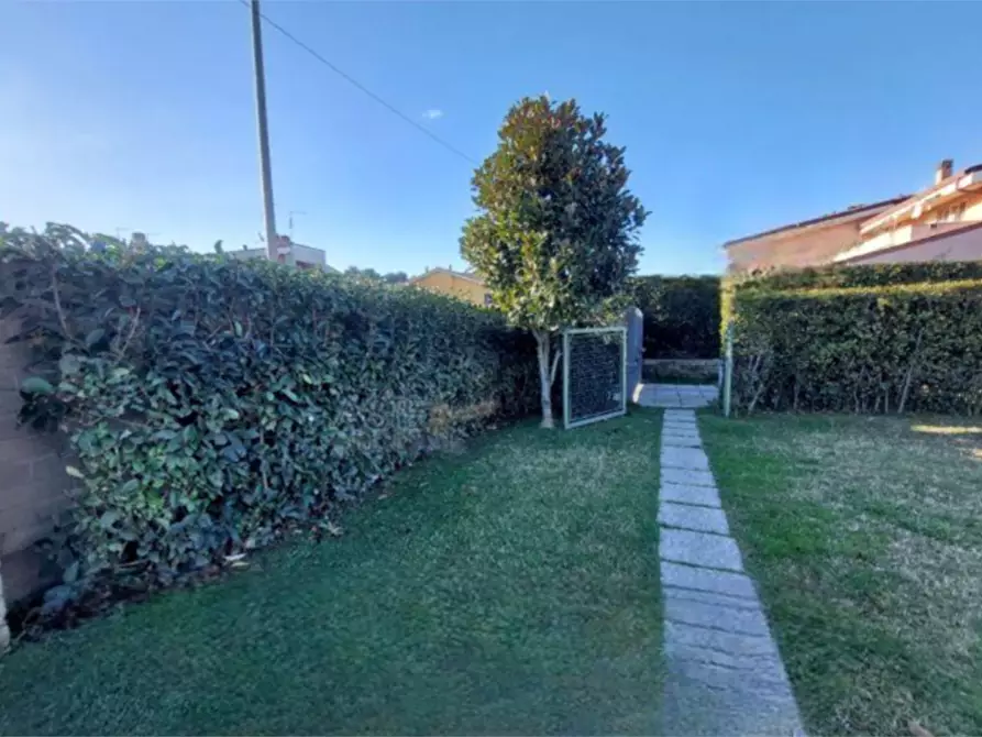 Immagine 3 di Villa in vendita  in Via Alessio Olivieri a Roma