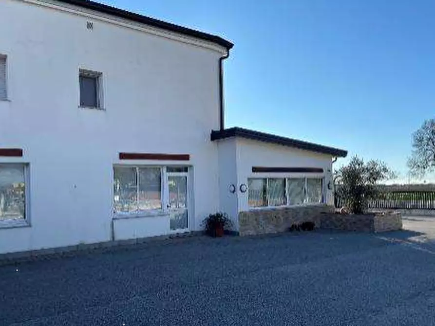 Immagine 3 di Hotel in vendita  in Via Grado  a San Canzian D'isonzo