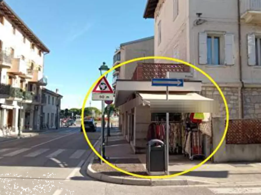 Immagine 2 di Negozio in vendita  in Via Manzoni  a Grado