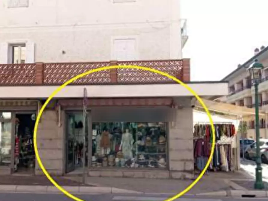Immagine 4 di Negozio in vendita  in Via Manzoni  a Grado