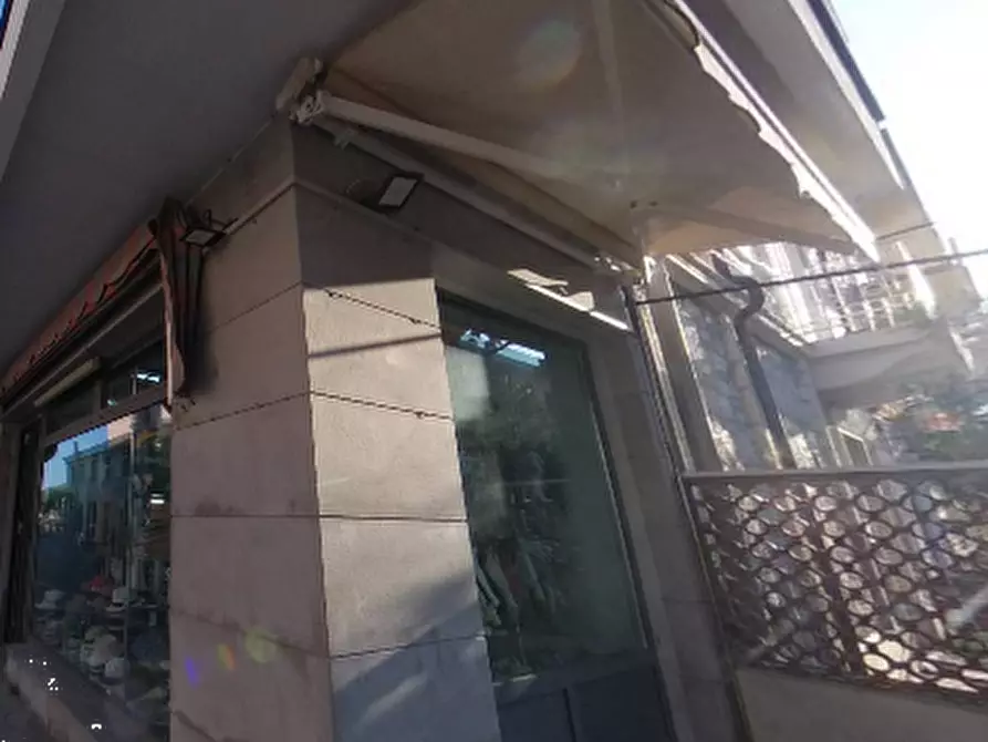 Immagine 5 di Negozio in vendita  in Via Manzoni  a Grado