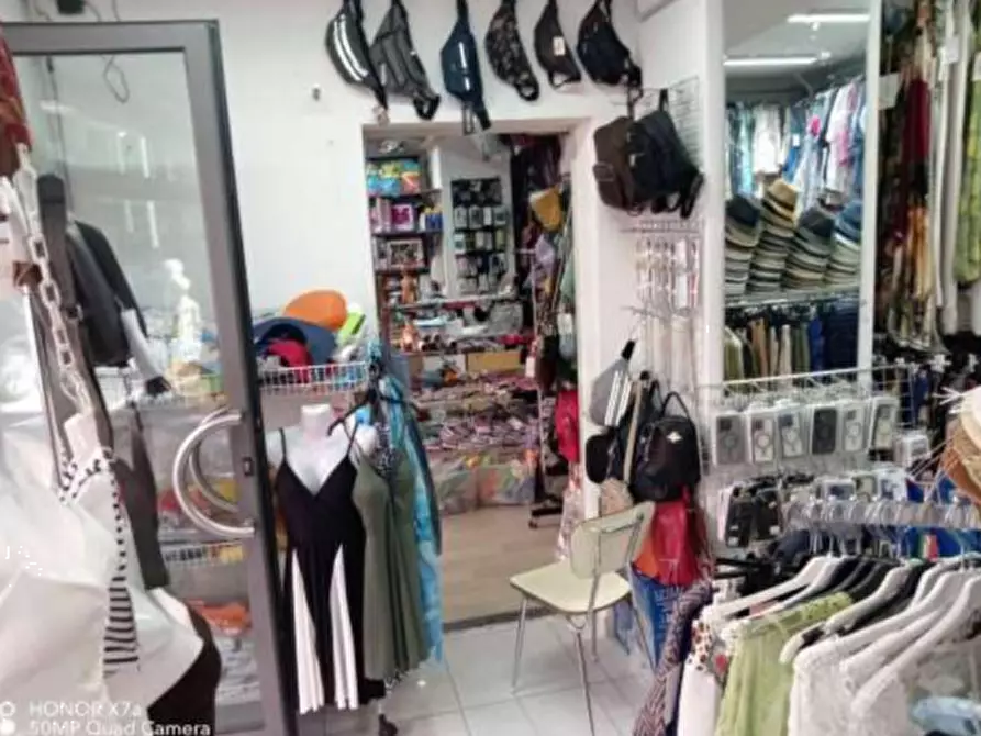 Immagine 9 di Negozio in vendita  in Via Manzoni  a Grado