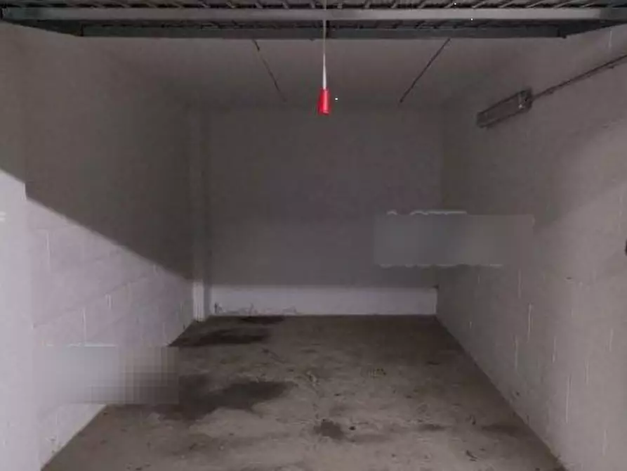 Immagine 1 di Garage in vendita  in Via Pomona a Roma