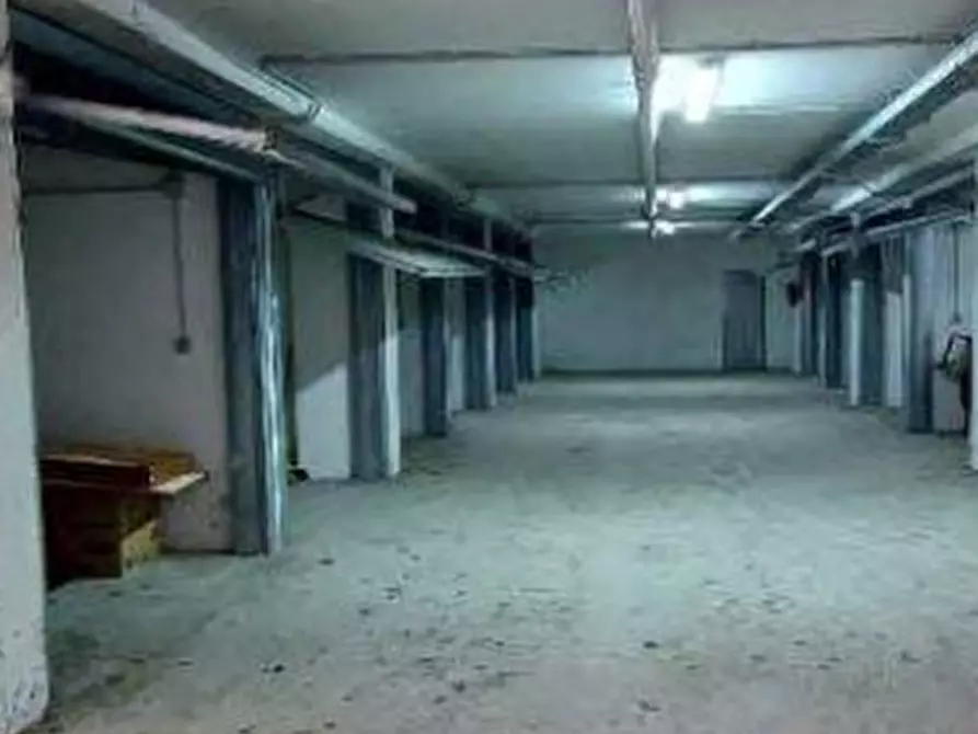 Immagine 3 di Garage in vendita  in Via Pomona a Roma