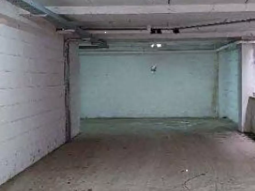 Immagine 3 di Garage in vendita  in Via Feronia a Roma
