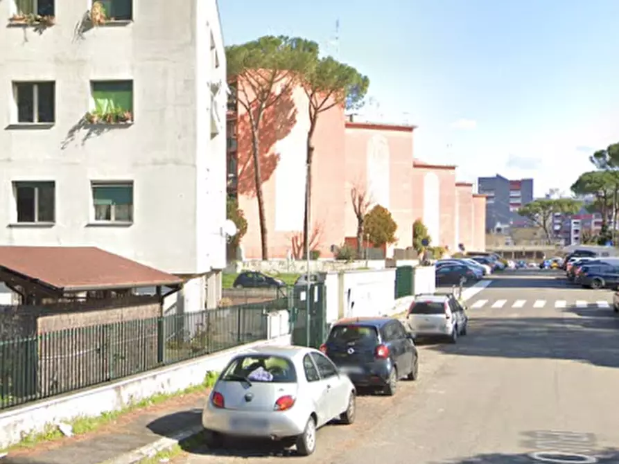 Immagine 6 di Garage in vendita  in Via Feronia a Roma