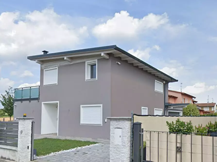 Immagine 1 di Villa in vendita  in Via Sesia a Volta Mantovana
