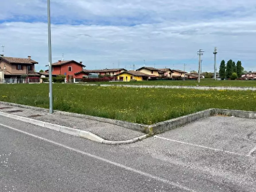 Immagine 2 di Posto auto in vendita  in Via Marie Curie a Casalmoro