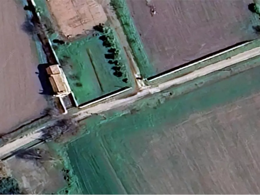 Immagine 6 di Magazzino in vendita  in Via Gorghi a Canda