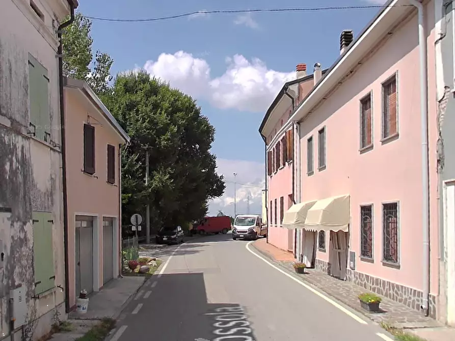 Immagine 3 di Stabile in vendita  in Via Fossola a Viadana