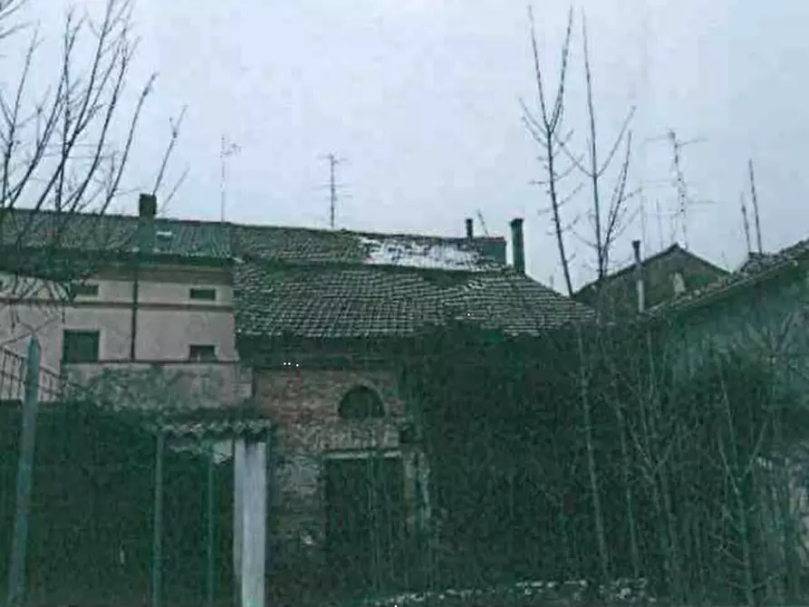 Immagine 2 di Stabile in vendita  in Via Fossola a Viadana