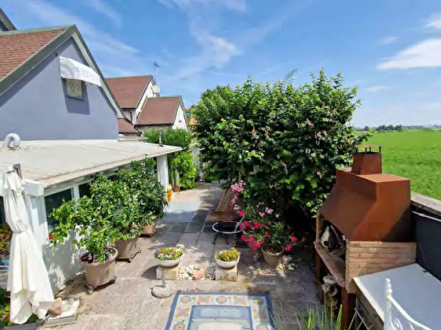 Immagine 1 di Casa bifamiliare in vendita  in Via della Repubblica a Motteggiana