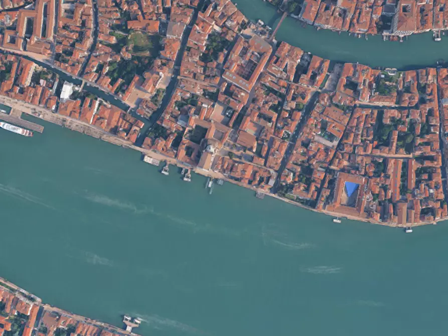 Immagine 2 di Appartamento in vendita  in Calle del Squero a Venezia