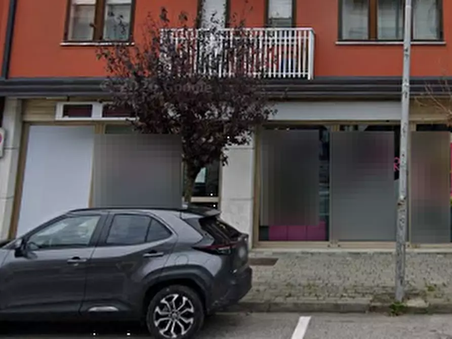 Immagine 4 di Negozio in vendita  in Viale Dolomiti a Ponte Nelle Alpi