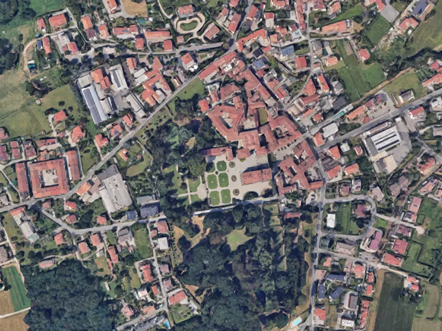 Immagine 1 di Appartamento in vendita  in Piazza Vittorio Emanuele II a Inverigo