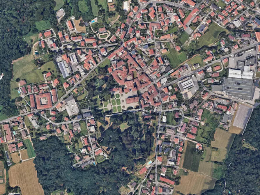 Immagine 2 di Appartamento in vendita  in Piazza Vittorio Emanuele II a Inverigo