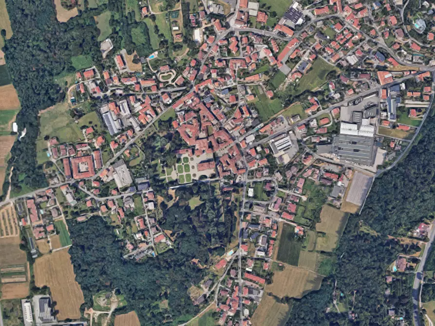 Immagine 3 di Appartamento in vendita  in Piazza Vittorio Emanuele II a Inverigo