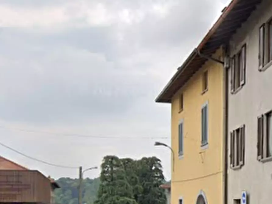 Immagine 10 di Appartamento in vendita  in Piazza Vittorio Emanuele II a Inverigo