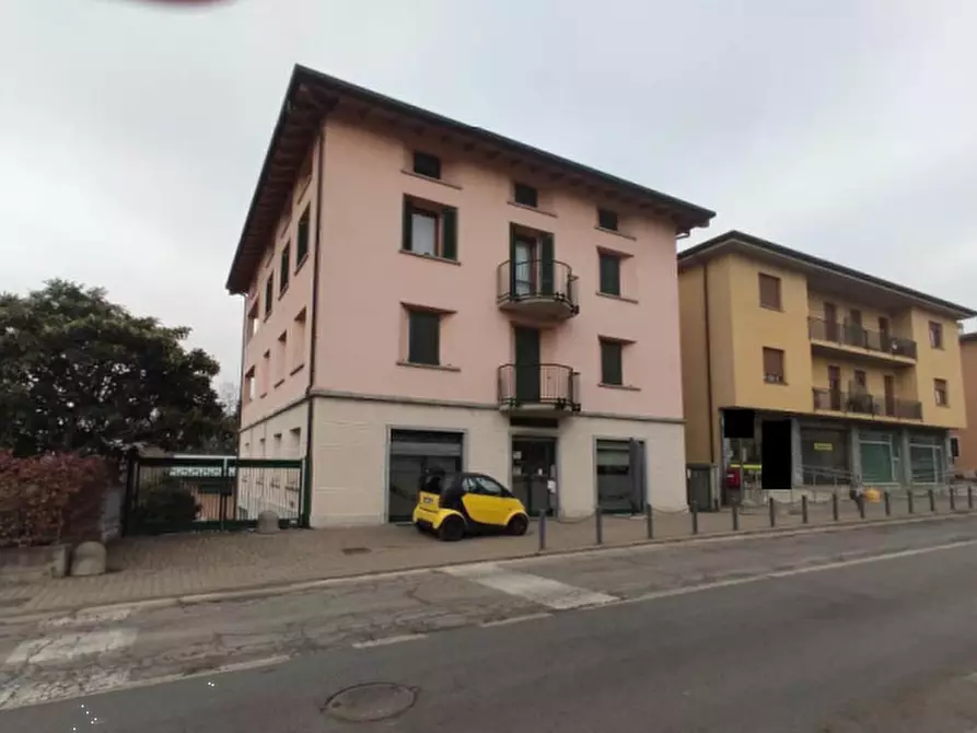 Immagine 1 di Negozio in vendita  in Via Andrea Appiani a Merone