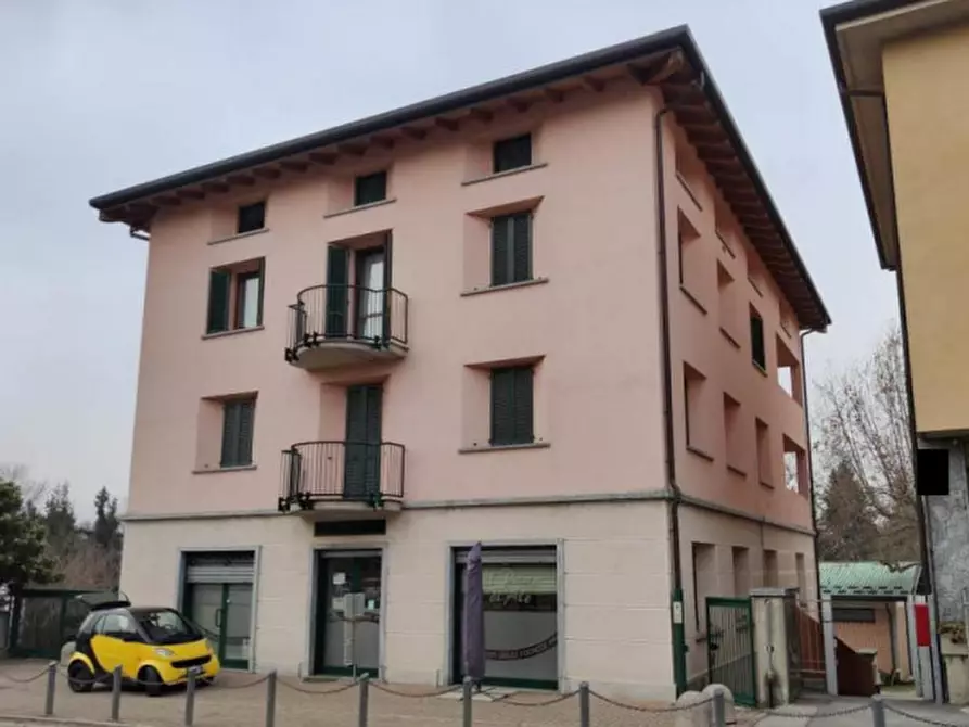 Immagine 2 di Negozio in vendita  in Via Andrea Appiani a Merone