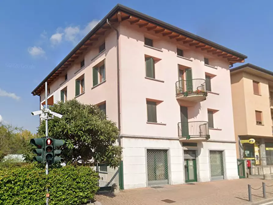 Immagine 13 di Negozio in vendita  in Via Andrea Appiani a Merone