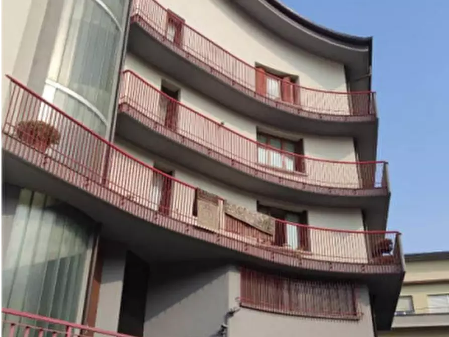 Immagine 2 di Appartamento in vendita  in Corso XXV Aprile a Erba