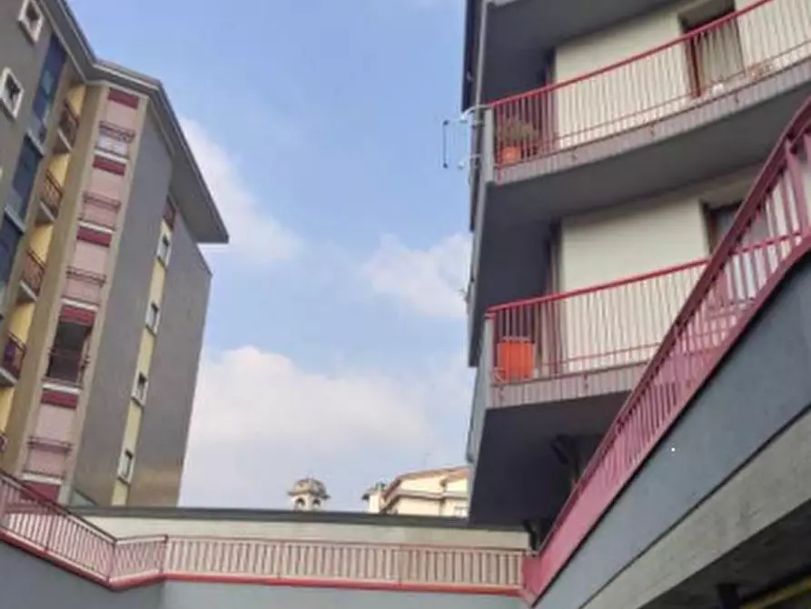 Immagine 3 di Appartamento in vendita  in Corso XXV Aprile a Erba